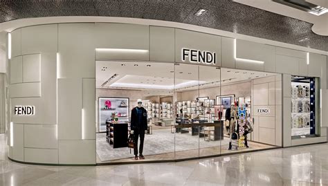 fendi negozi campania